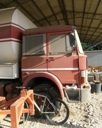 IVECO OM 190/35 con cisterna ARPO