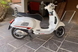 moto Piaggio Vespa GTS300 ie