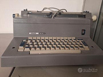 macchina da scrivere Olivetti TEKNE 4.