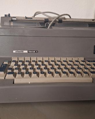 macchina da scrivere Olivetti TEKNE 4.