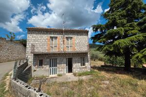 Casa indipendente con terreno a Tocco Caudio (BN)