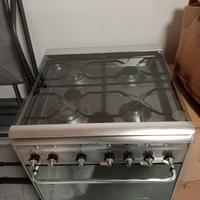 Cucina a gas con forno elettrico