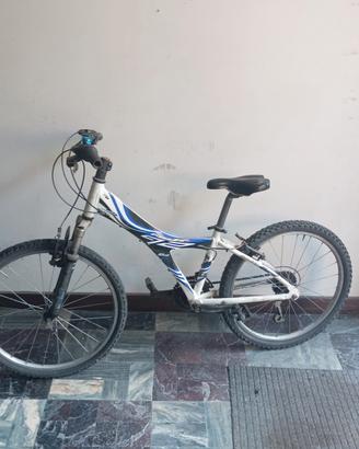 MOUNTAIN Bike 8-10 anni