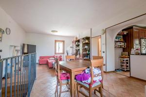2 LOCALI A MONTE SAN PIETRO
