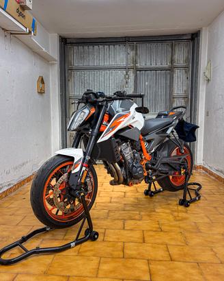 KTM DUKE 890R