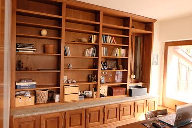 Libreria in legno di Rovere con pietra della Balma