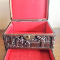 Antico scrigno portagioie orientale