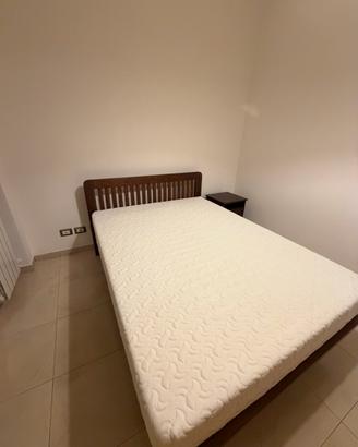 Materasso, letto e comodino