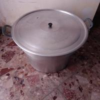 pentolone con coperchio