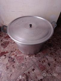 pentolone con coperchio