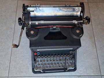 Macchina da scrivere Olivetti M40