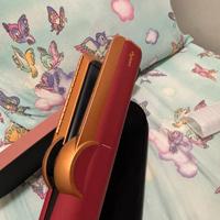 Dyson airstrait + gift box