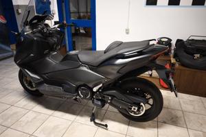 YAMAHA TMAX 560