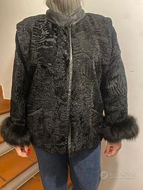 Giacca nera in astrakan e pelliccia nera