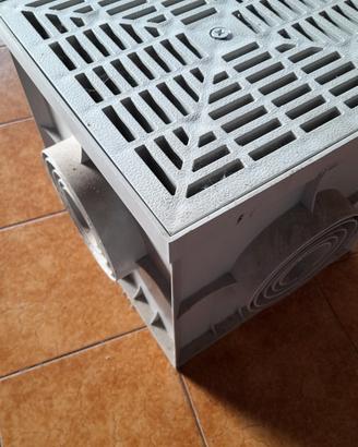 pozzetto con coperchio a griglia plastica