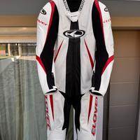 Tuta, sottotuta, stivali e guanti