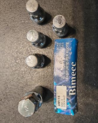 dadi bulloni auto ruota antifurto chiave dedicata