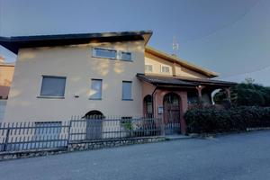 Villa di 400 m² con più di 5 locali a Montemagno