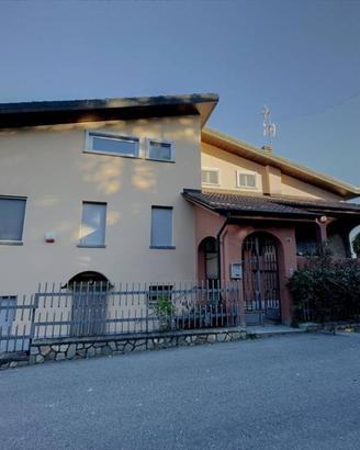 Villa di 400 m² con più di 5 locali a Montemagno
