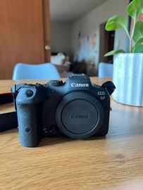 Canon eosr7
