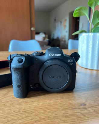 Canon eosr7