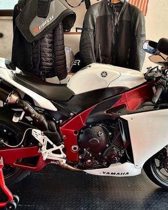 Yamaha R1 Big Bang 2011