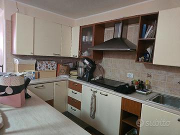 cucina con penisola +sedie 