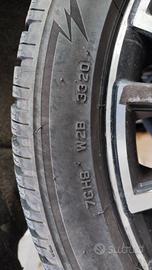 Bridgestone Blizzak LM005