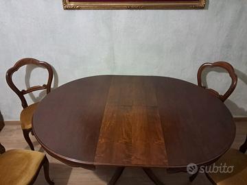 tavolo rotondo allungabile di legno con sedie