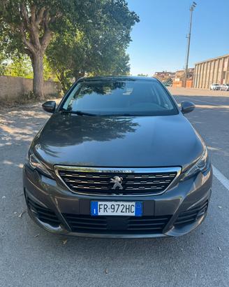 Peugeot 308 del 2019 cambio automatico
