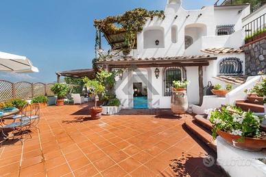 Villa di 500 m² con più di 5 locali a Sorrento