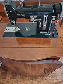 macchina da cucire Necchi 