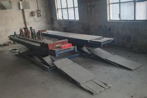 ATTREZZATURA PER OFFICINA CARROZZERIA