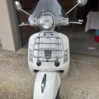 Vespa 300 GT