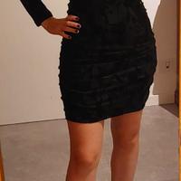 Abito corto con scollo a V e arricciature