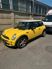 Mini Cooper 2005 gialla