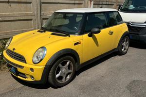 Mini Cooper 2005 gialla