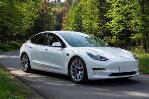 Tesla Model 3 RWD 2021 LFP