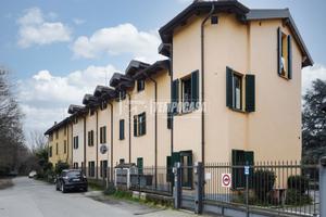 Tre locali doppi servizi con posto auto e cantina