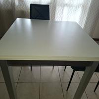 Tavolo legno + sedie