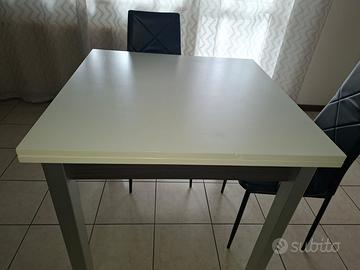 Tavolo legno + sedie