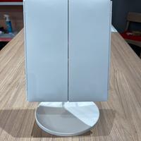 Specchio per il trucco e pulizia viso