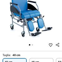 sedia con braccioli e ruote 