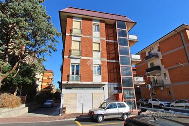 4 LOCALI A ASCOLI PICENO