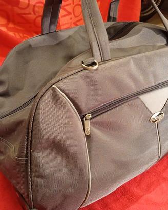  Pregiato trolley da viaggio in materiale tecnico 