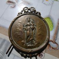 Antica immagine della Madonna su medaglione in met