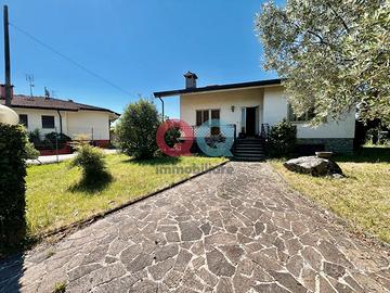 Casa singola con ampio giardino