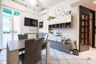 TRILOCALE RIFINITO CON BOX AUTO INCLUSO!