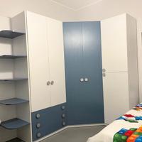 Cameretta con armadio angolare come NUOVA