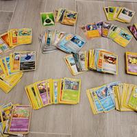 Lotto di circa 700 carte Pokemon 